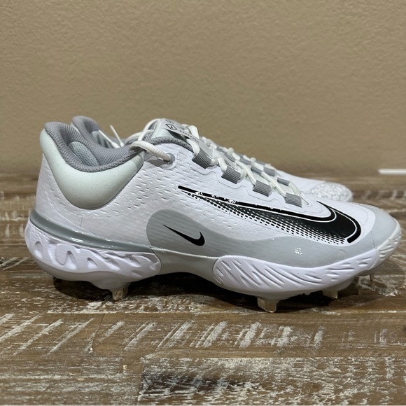 NEW Size 10.5 Nike Alpha Huarache Elite 4 Metal Baseball Cleats FD2745-100 White - Picture 1 of 10